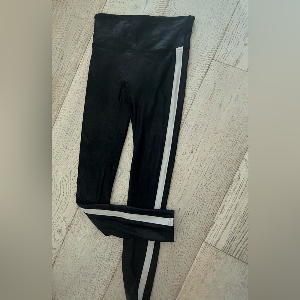 Spanx Side Stripe Faux Leather Leggings XS in very black - Picture 7 of 12